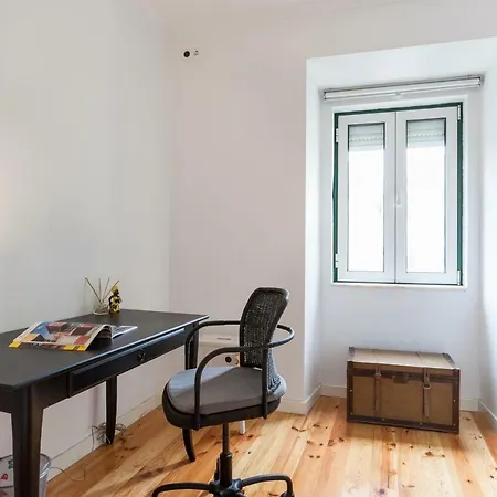Altido Charming 1br Apt With Workspace In Sao Bento Lisboa